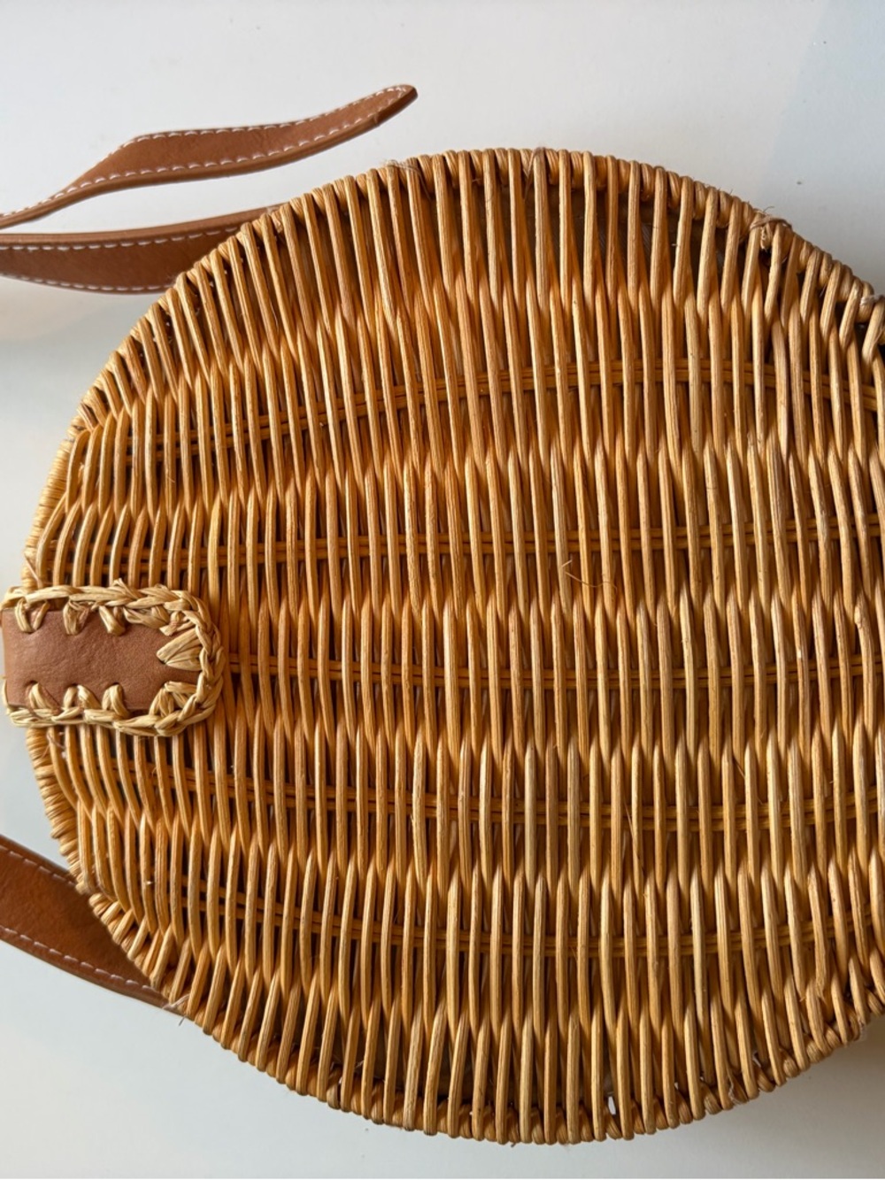 Round Woven Crossbody Bag in Natural/Tan GUC - Picture 9 of 14